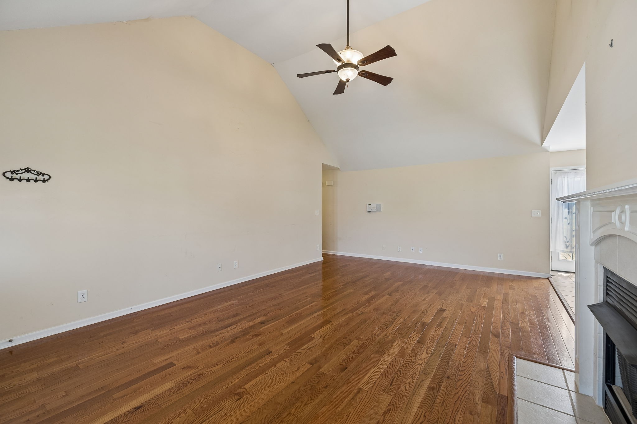 688 Fallbrook Ln Property Photo 21