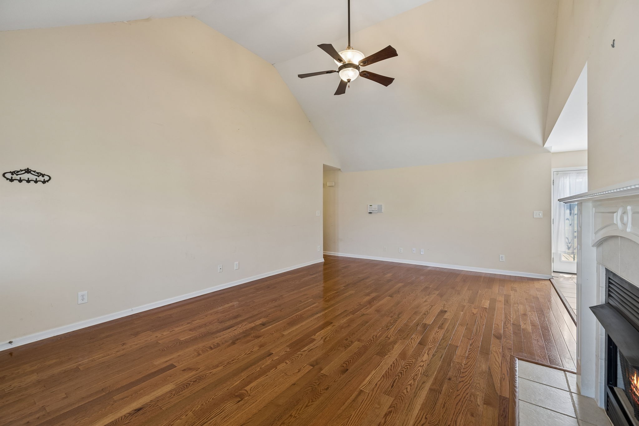 688 Fallbrook Ln Property Photo 22