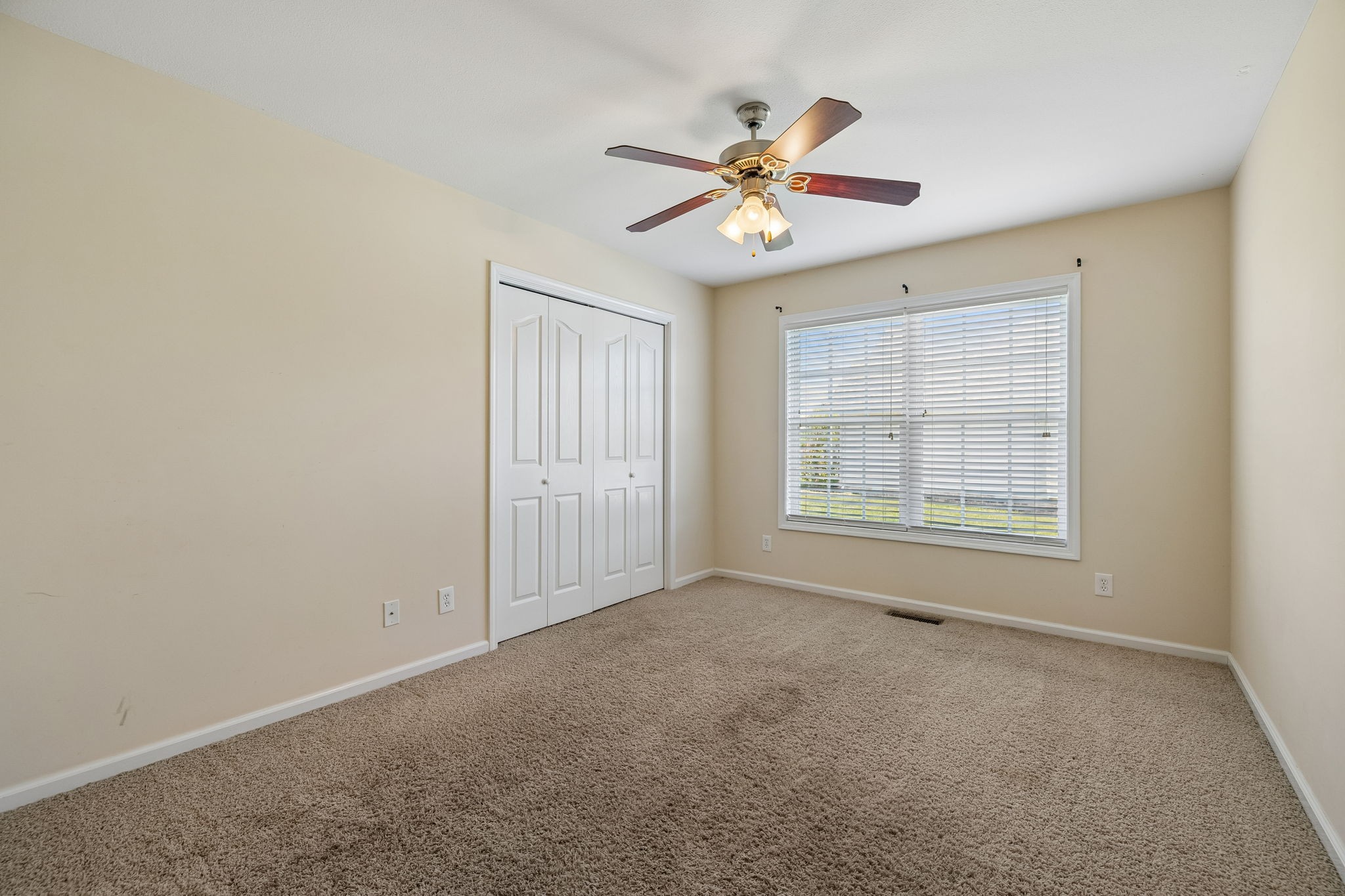 688 Fallbrook Ln Property Photo 25