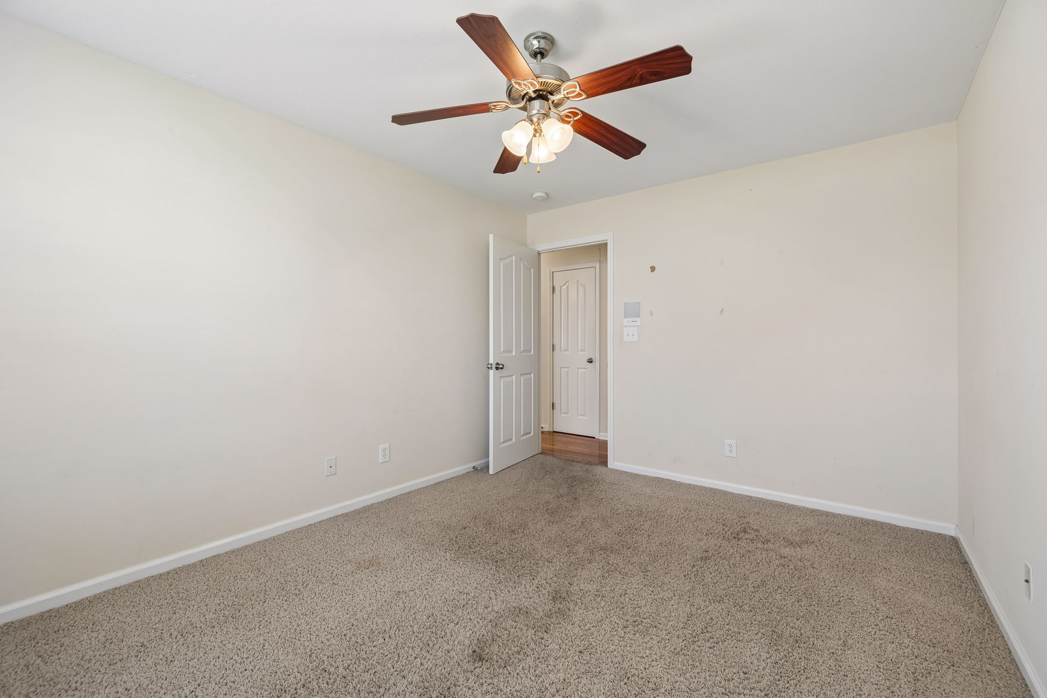 688 Fallbrook Ln Property Photo 26
