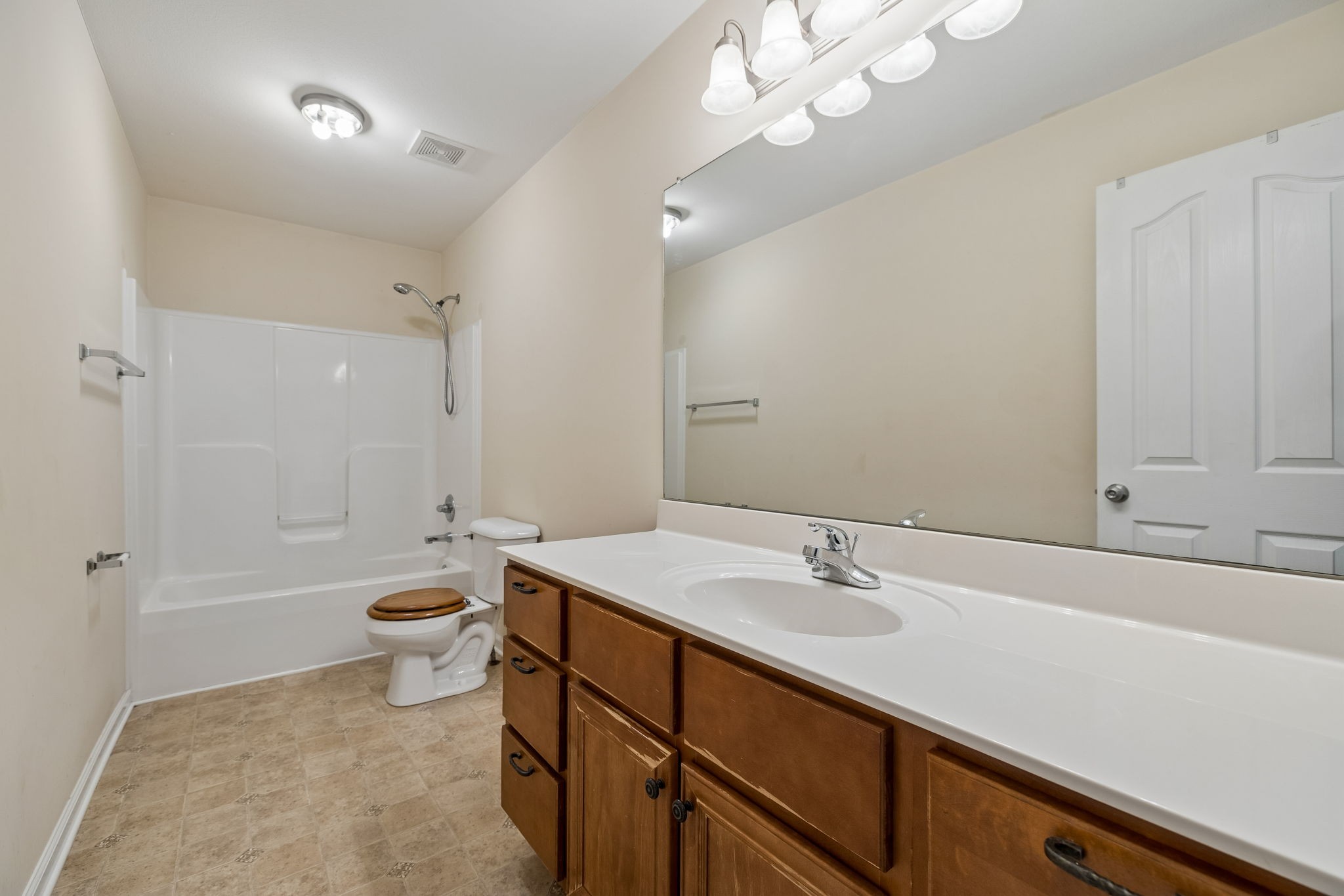 688 Fallbrook Ln Property Photo 27