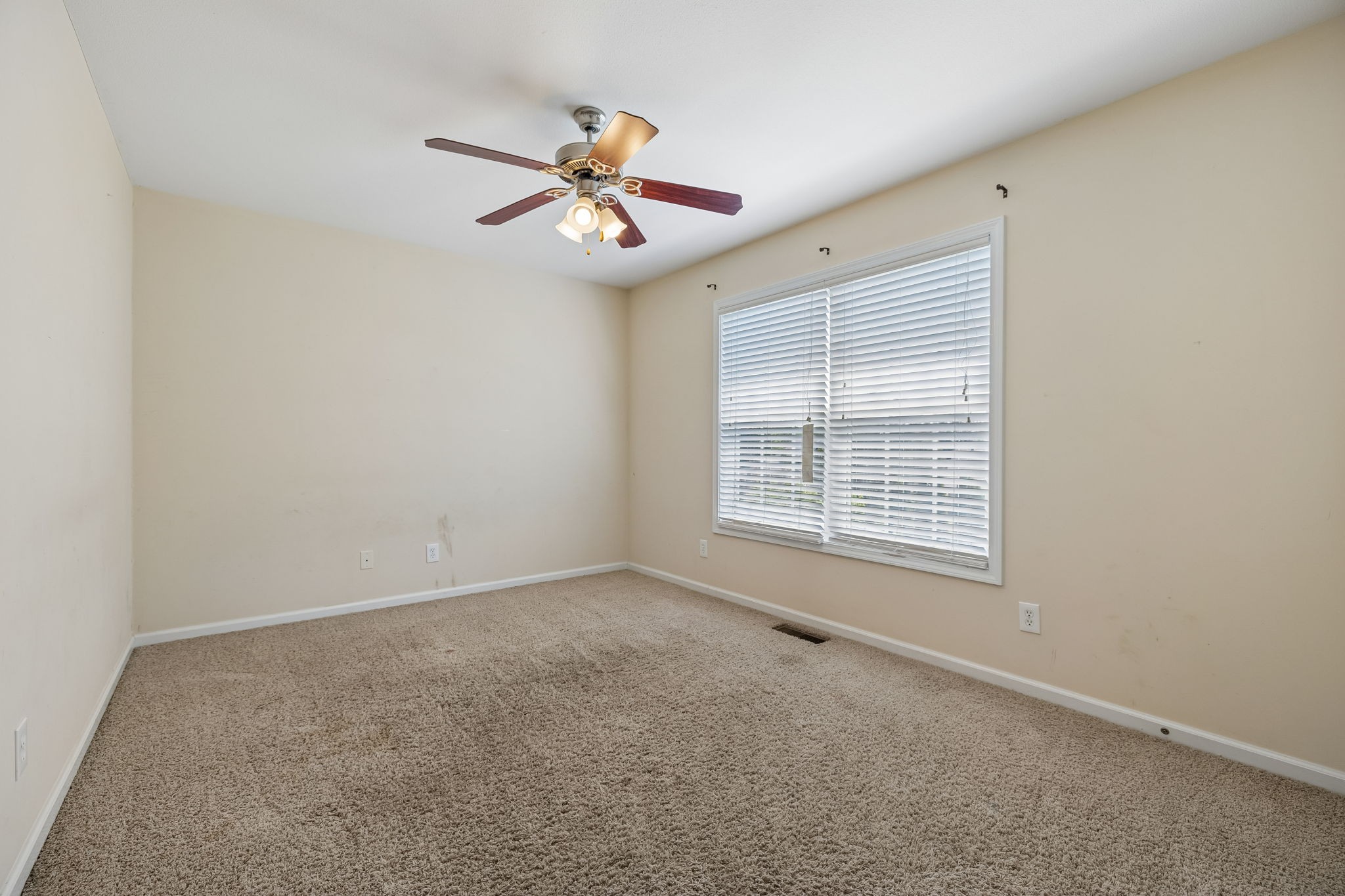 688 Fallbrook Ln Property Photo 28