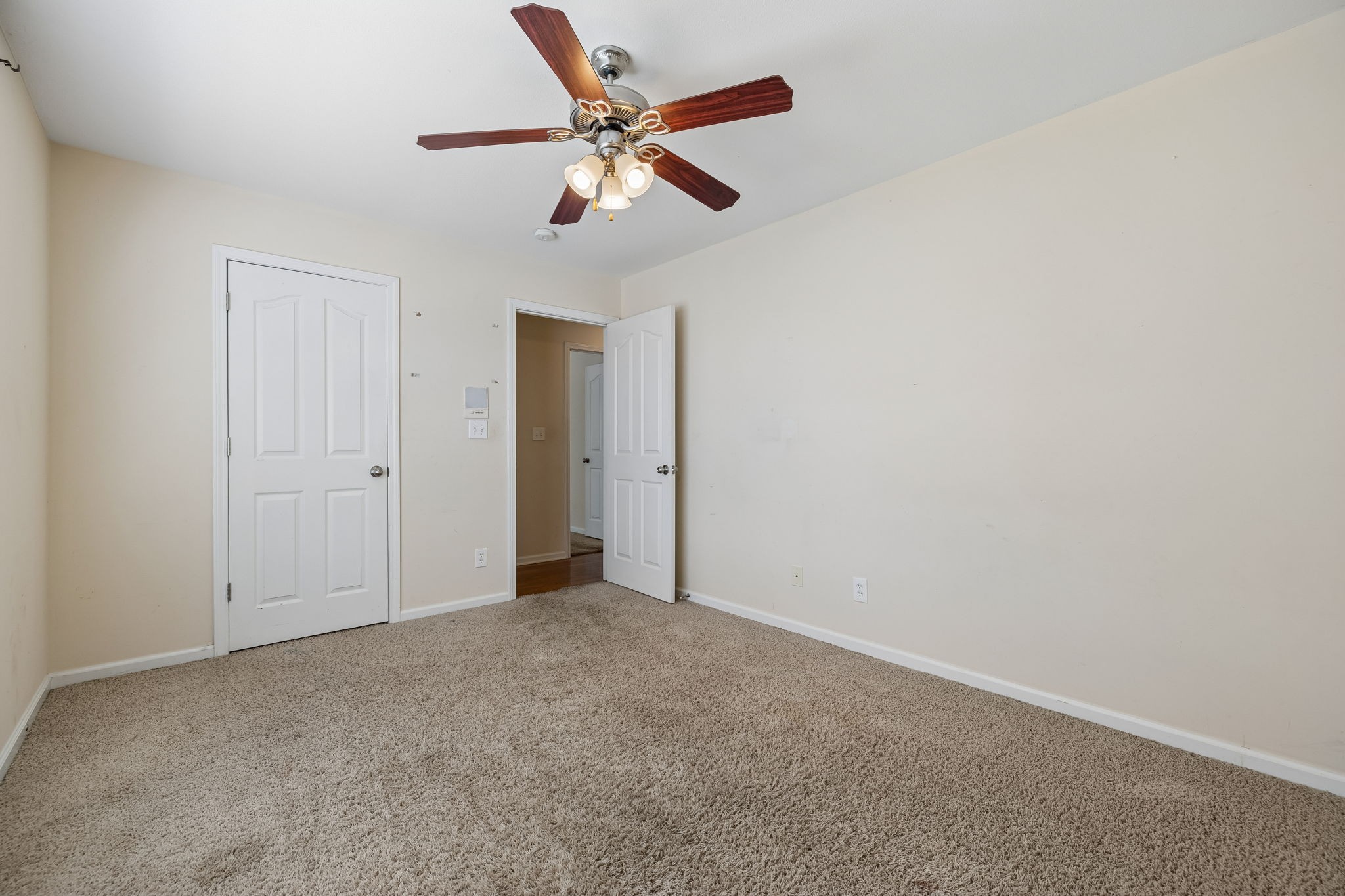 688 Fallbrook Ln Property Photo 29