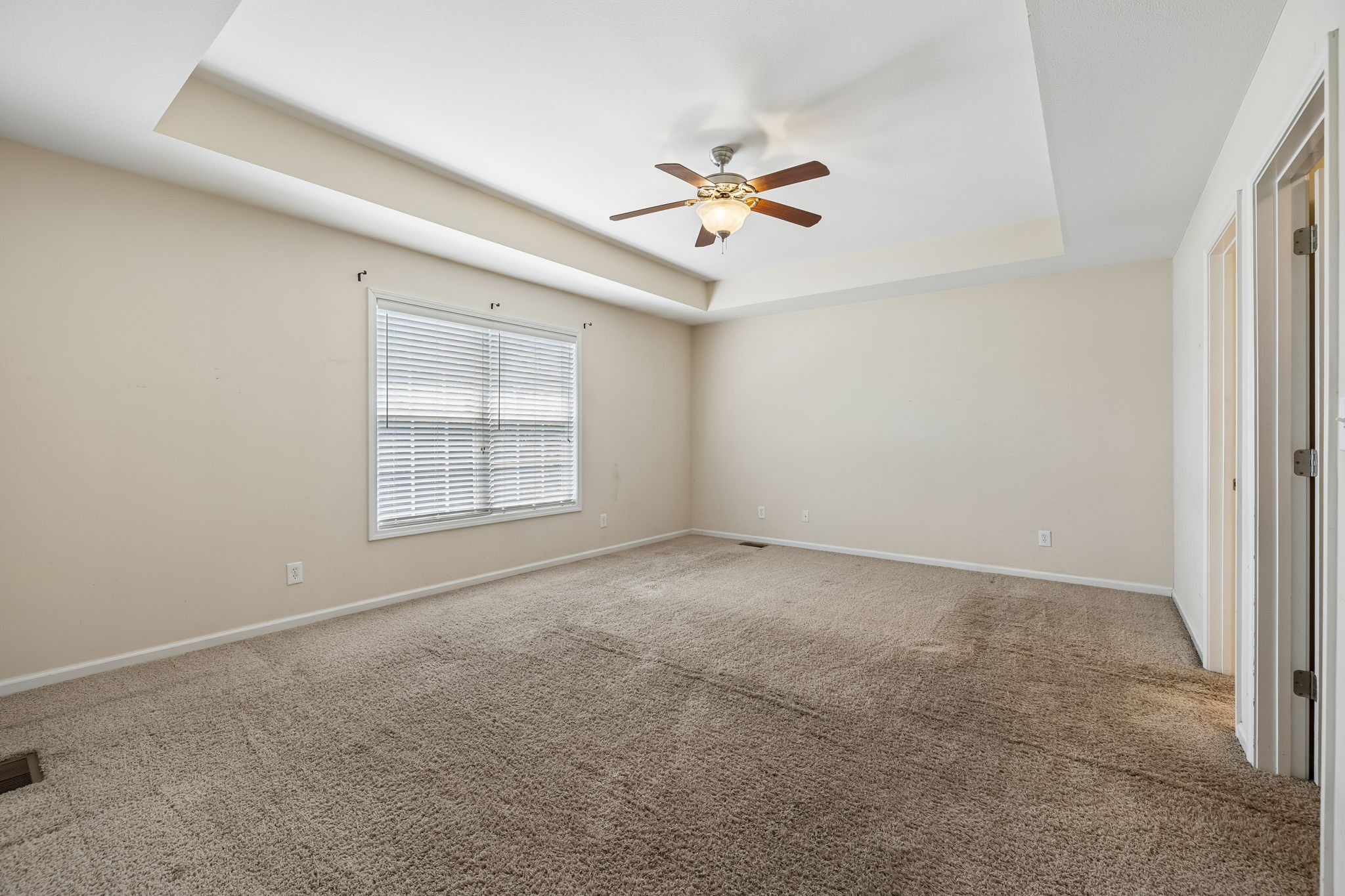 688 Fallbrook Ln Property Photo 30