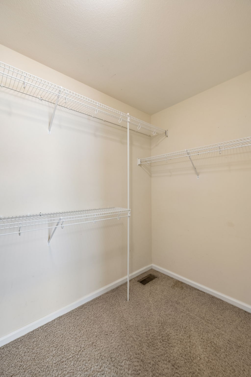 688 Fallbrook Ln Property Photo 32