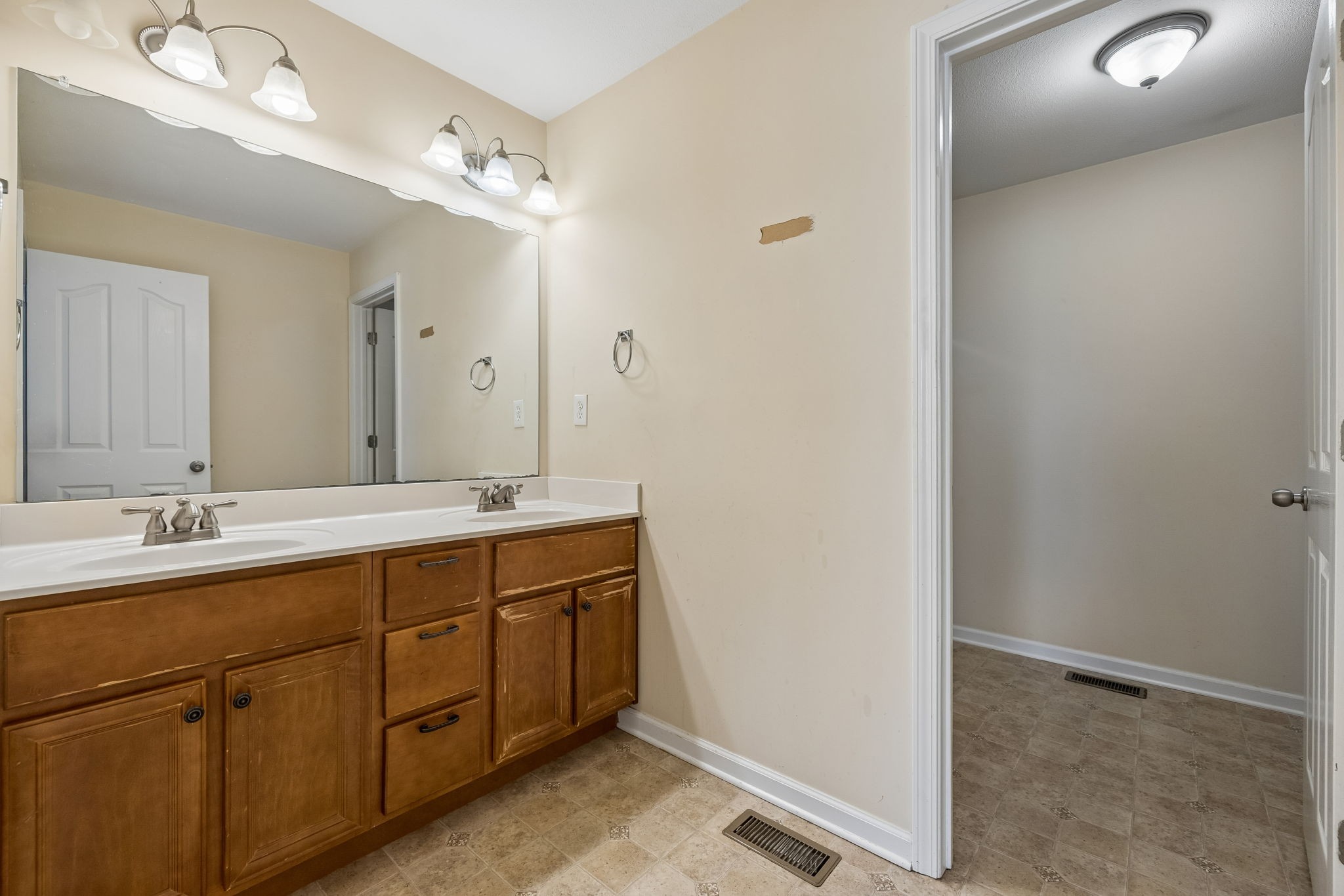 688 Fallbrook Ln Property Photo 33