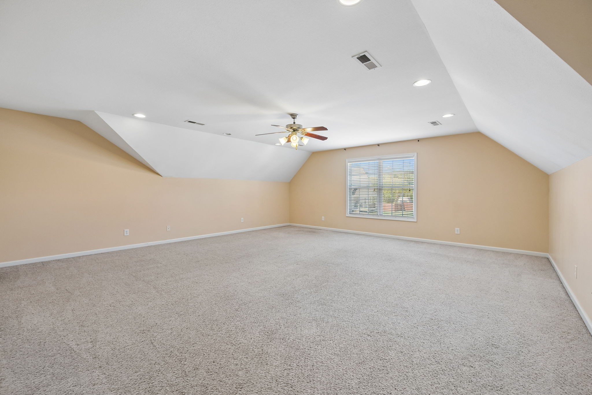 688 Fallbrook Ln Property Photo 37