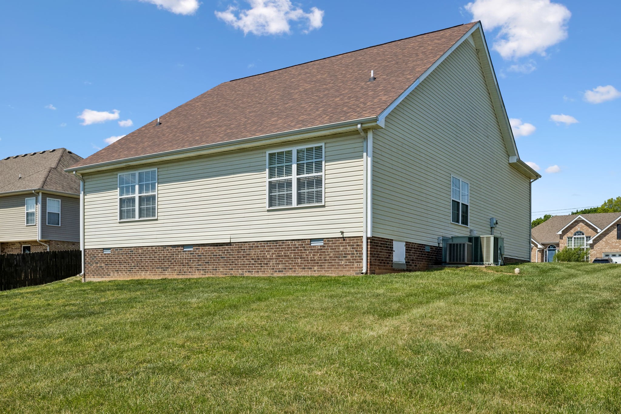 688 Fallbrook Ln Property Photo 44