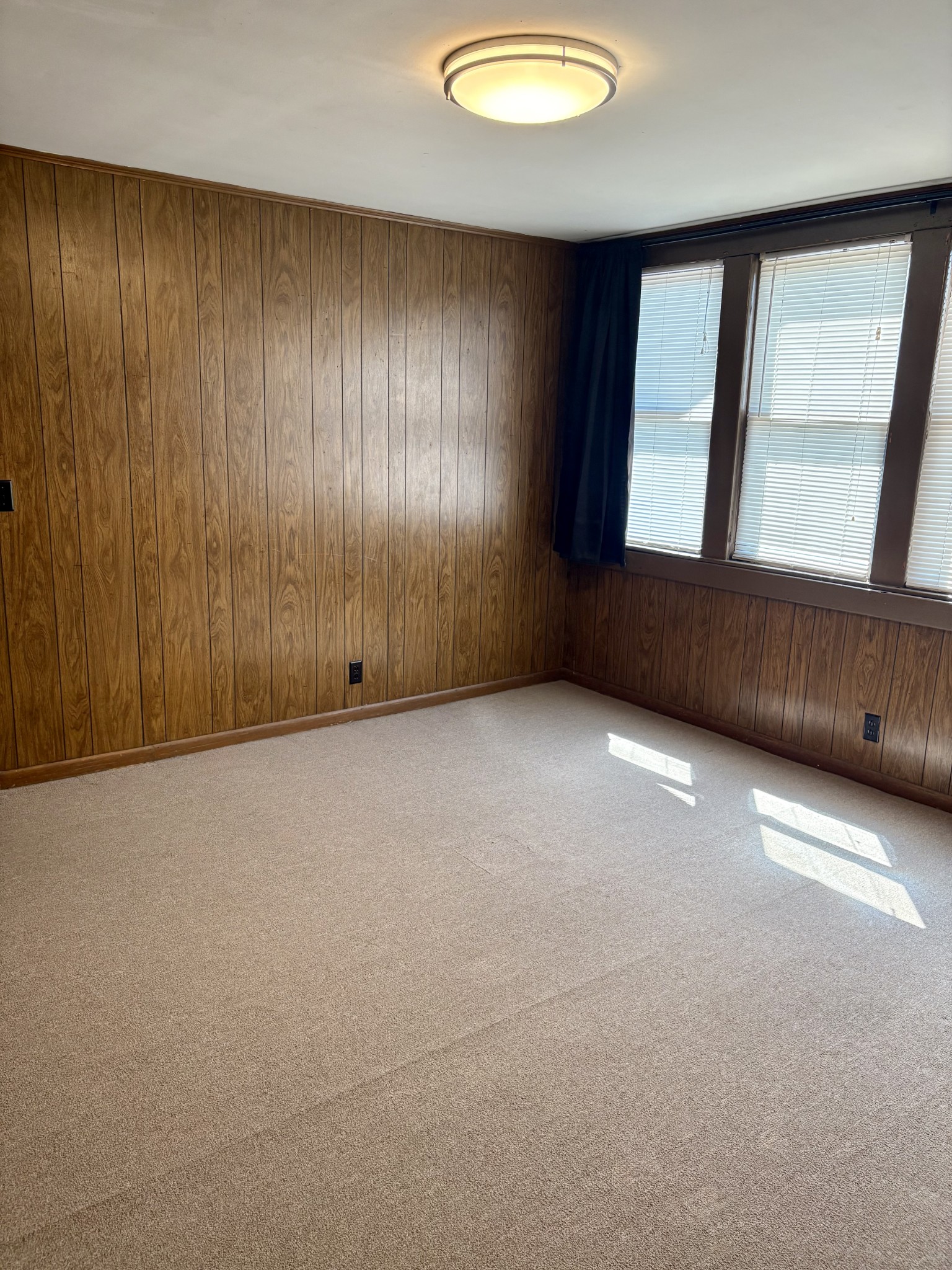 118 N Spring St Property Photo 1