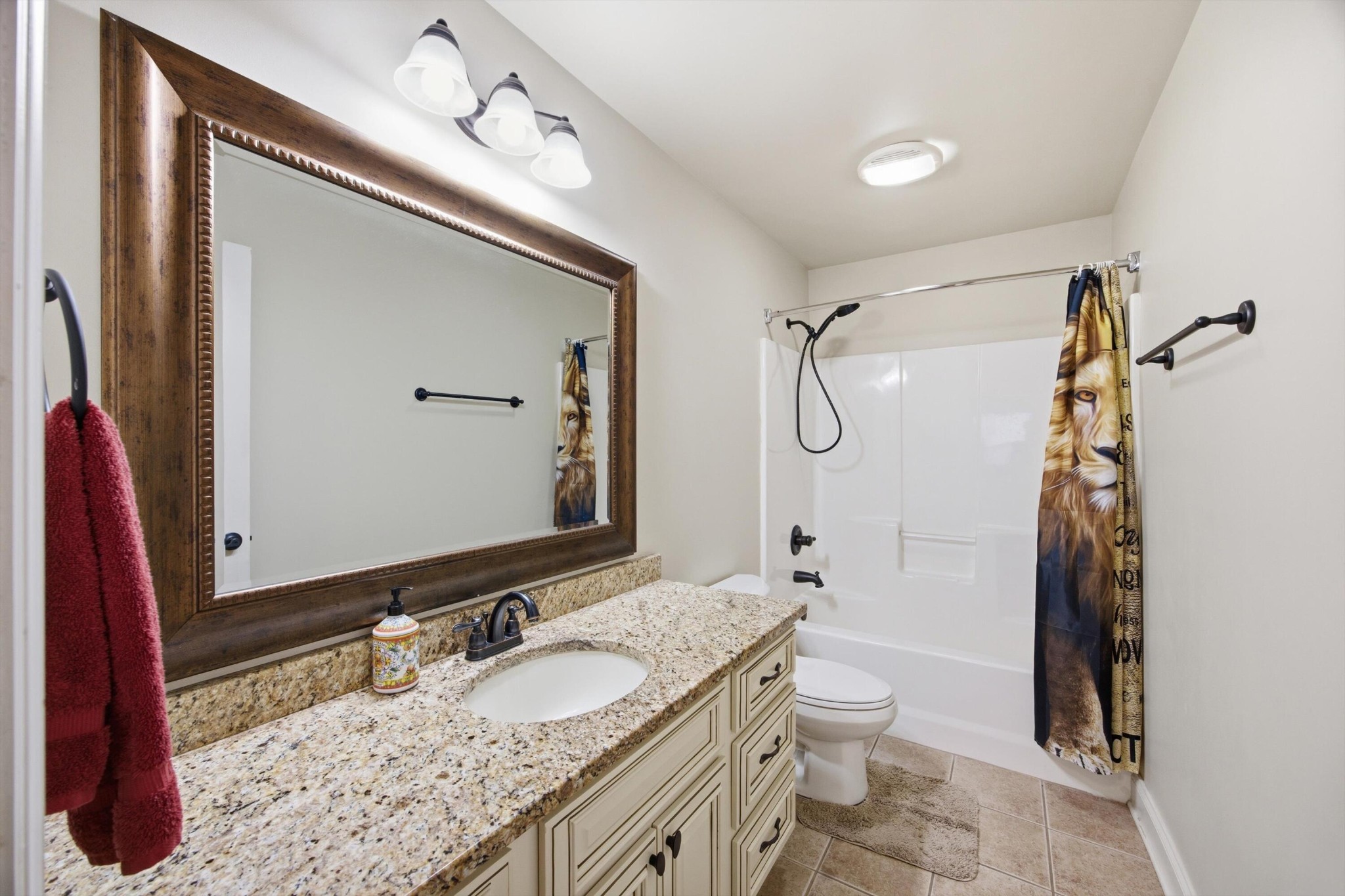 124 Fieldstone Commons Property Photo 33