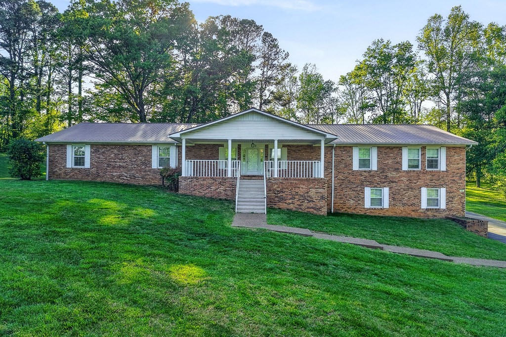 460 Petite Dr