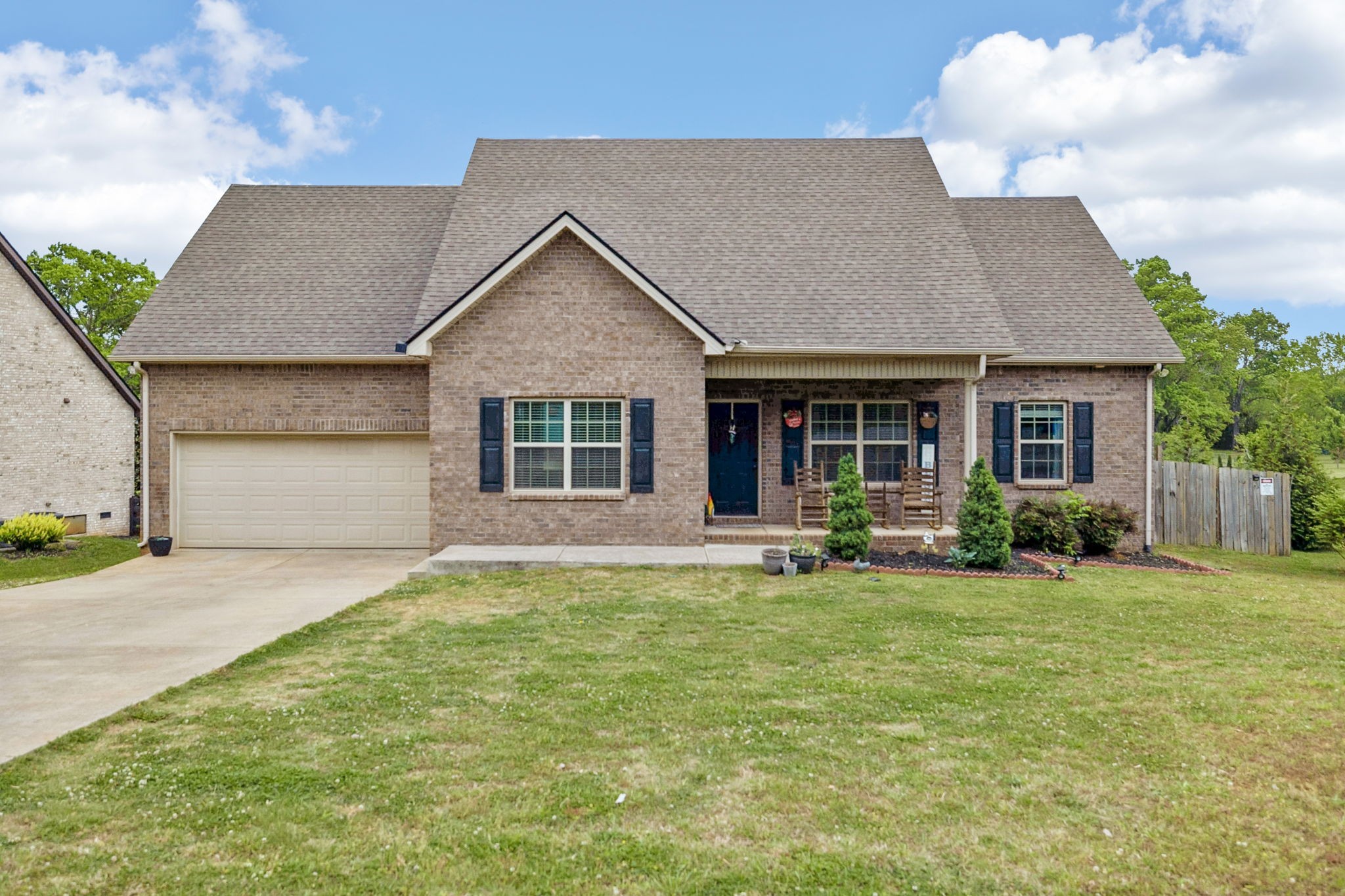 592 Twin Oak Dr