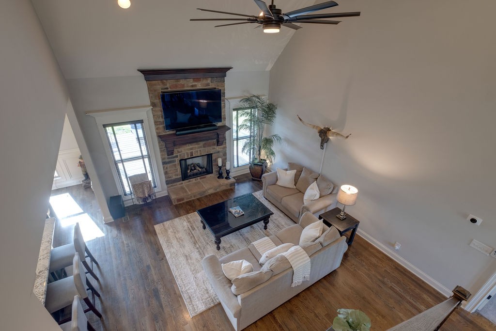902 Larkspur Ln Property Photo 34