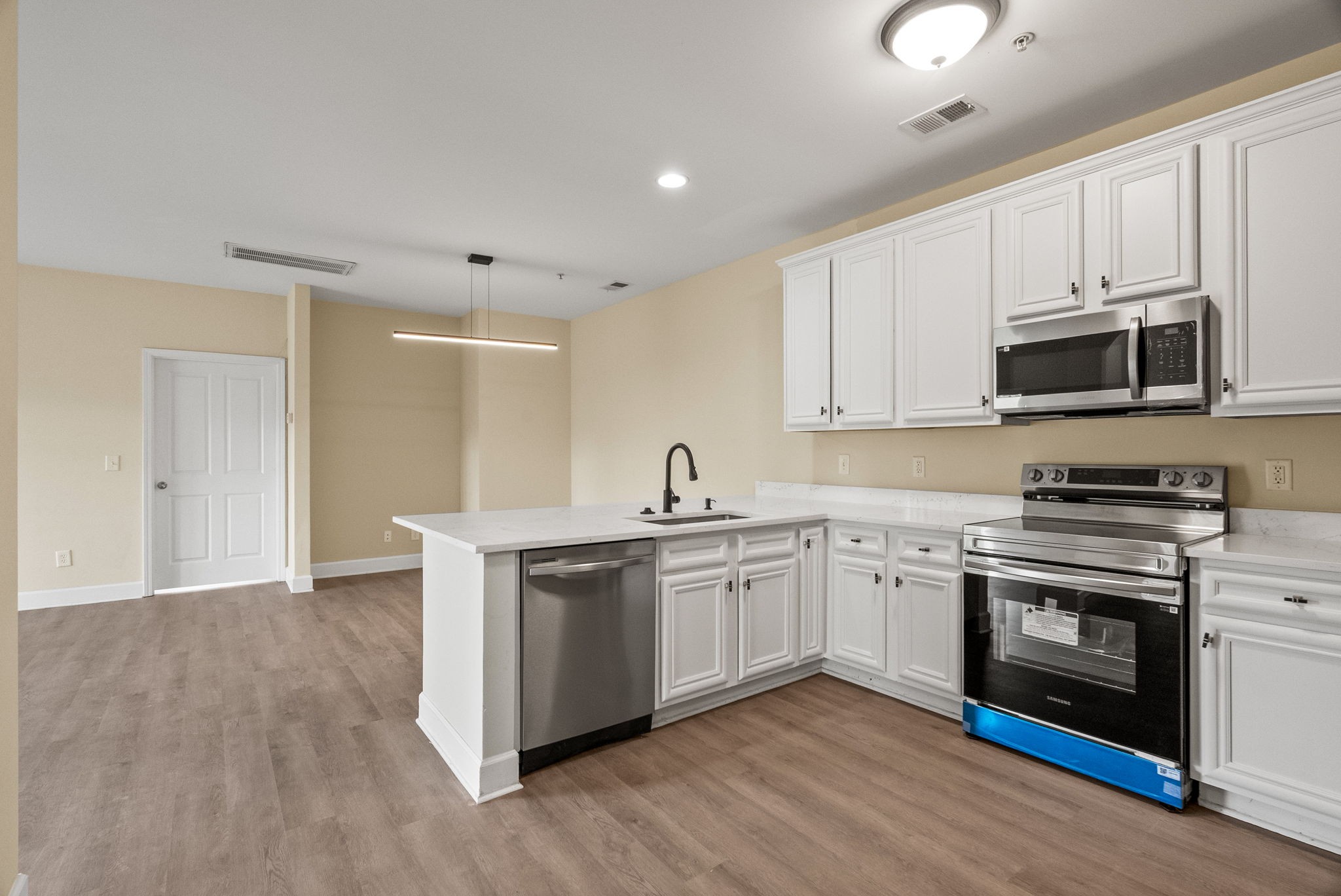 8501 Burnham Ln Property Photo 10