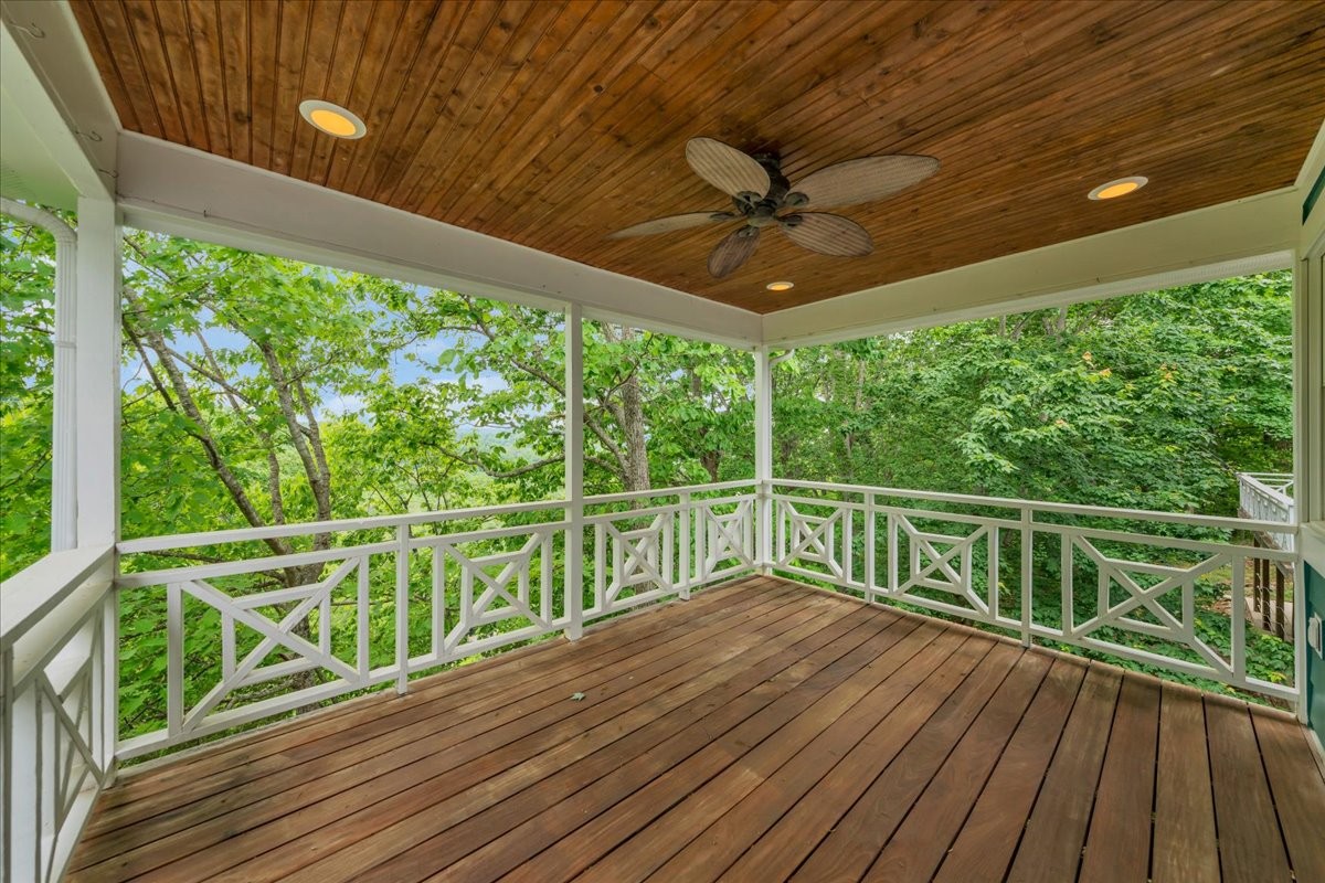615 Seaton Dr Property Photo 2