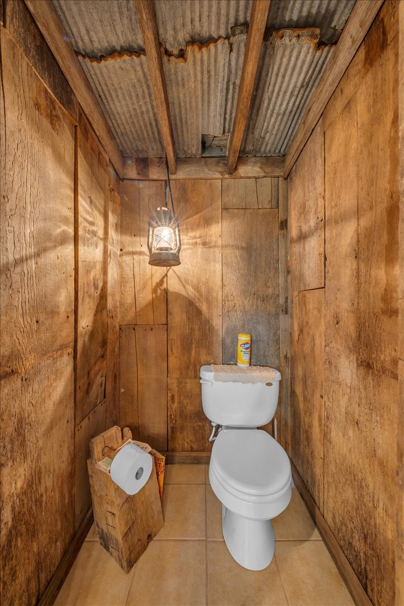 615 Seaton Dr Property Photo 43