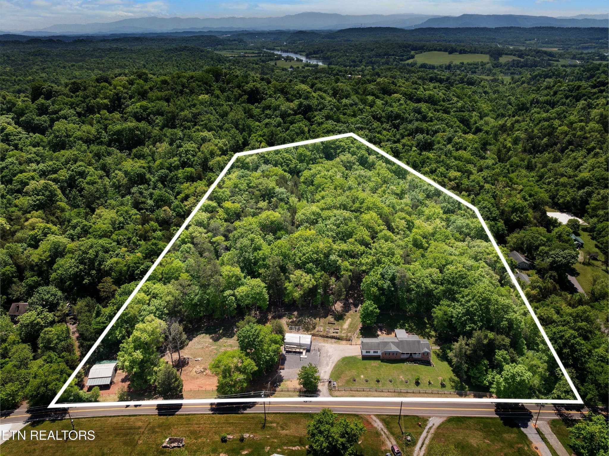 8114 Thorn Grove Pike Property Photo 1