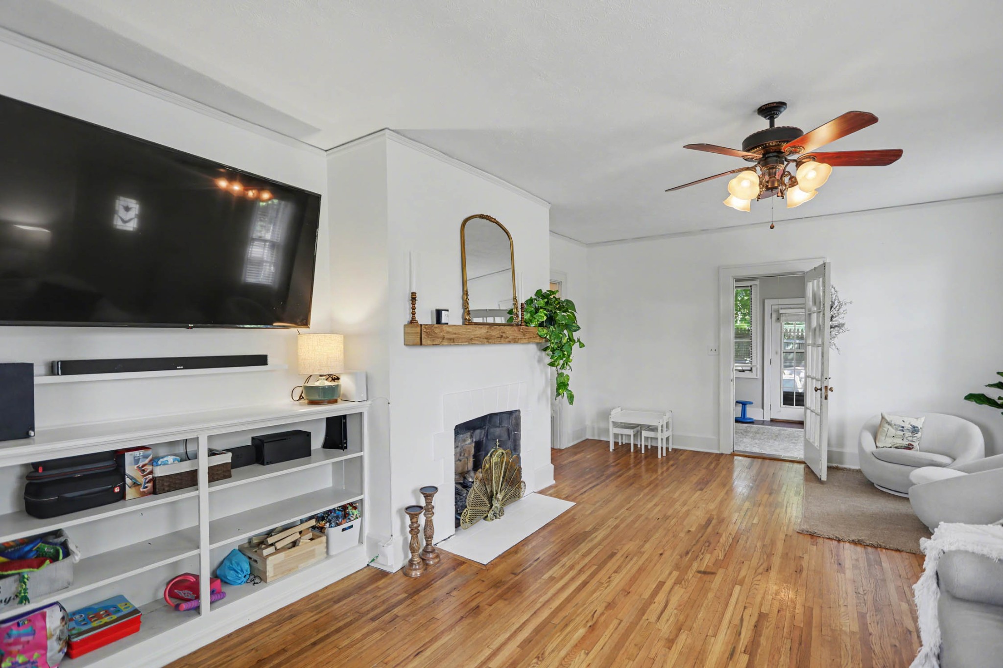 703 5th Ave, W Property Photo 8