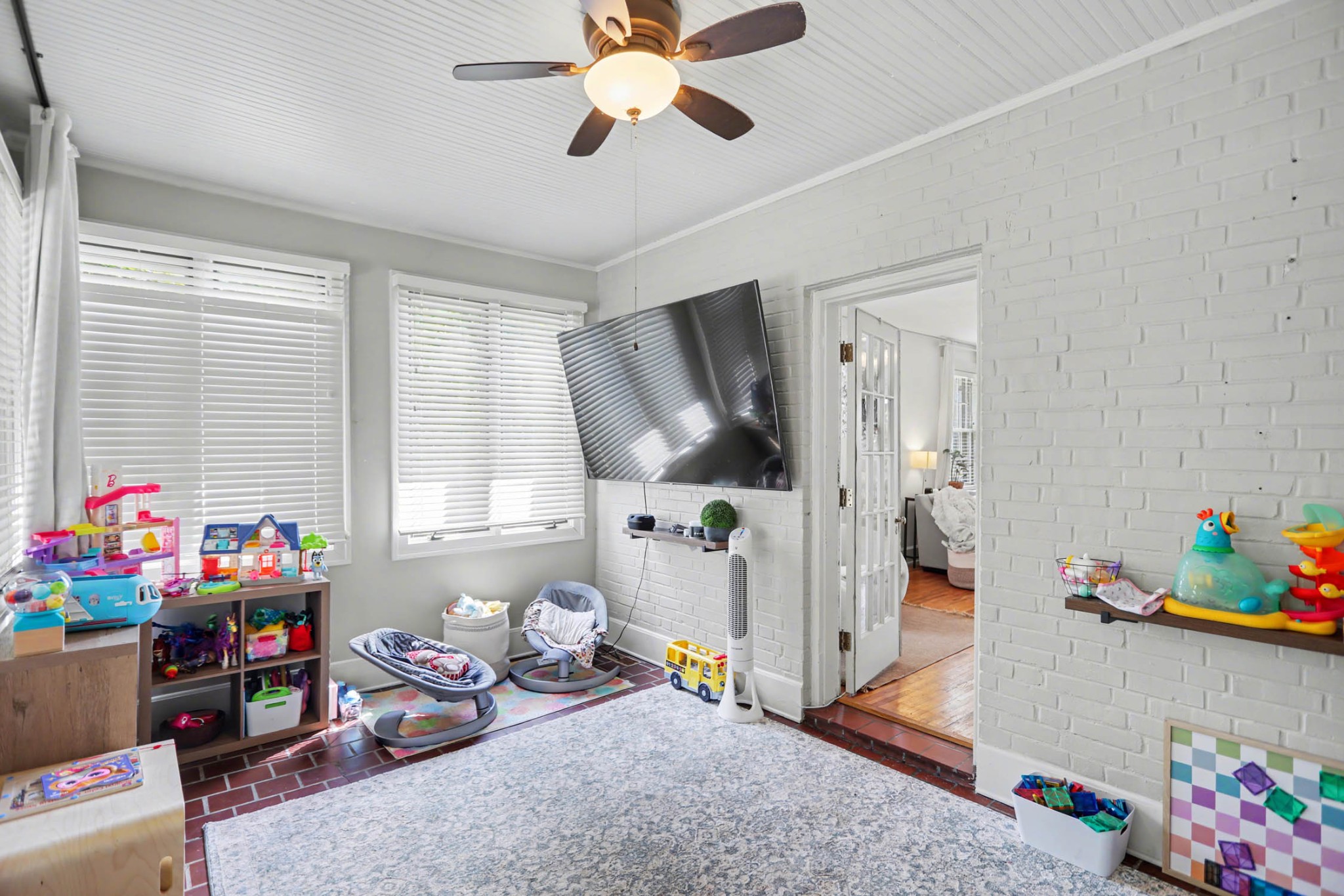 703 5th Ave, W Property Photo 17