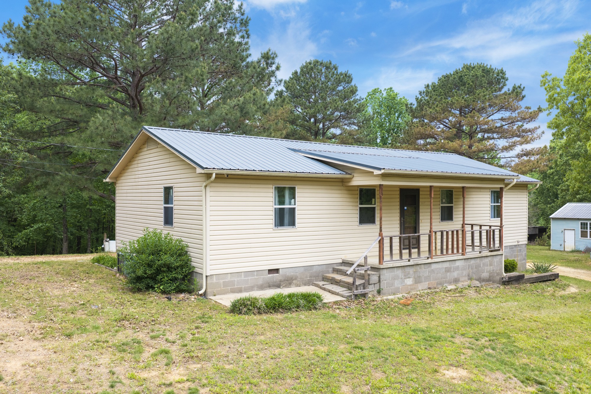 2827 Chapel Hill Rd Property Photo 1