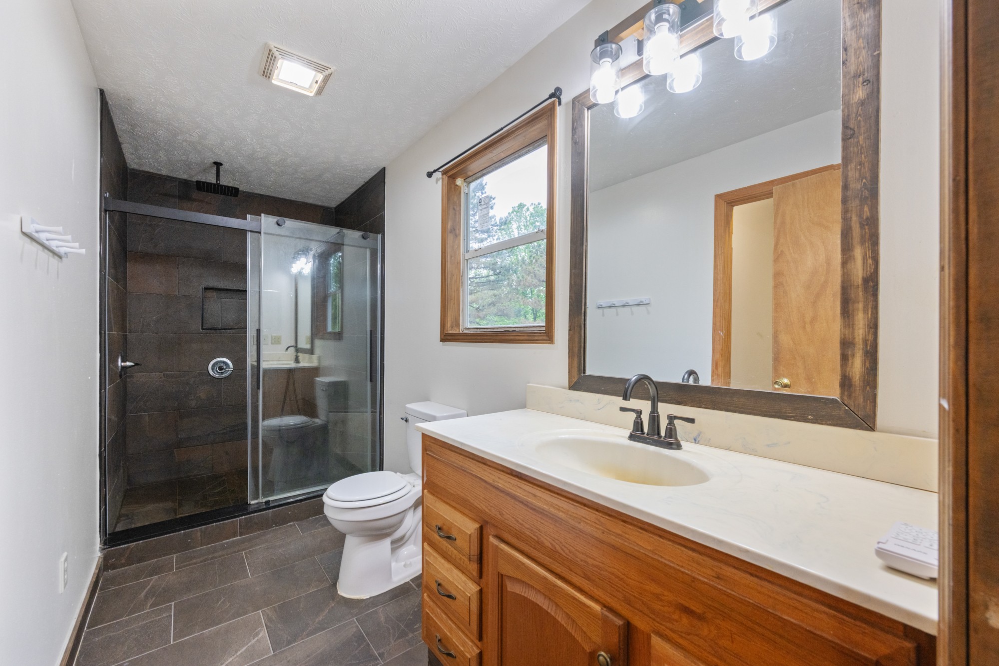 2827 Chapel Hill Rd Property Photo 17