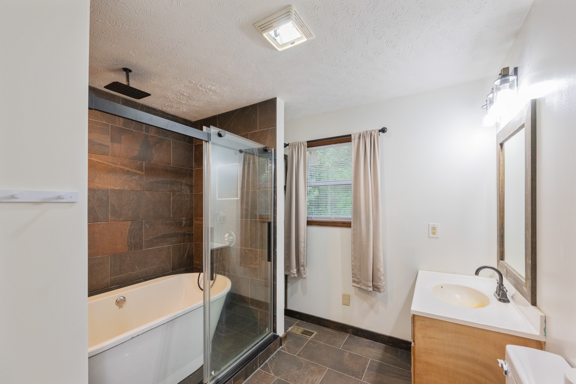 2827 Chapel Hill Rd Property Photo 21