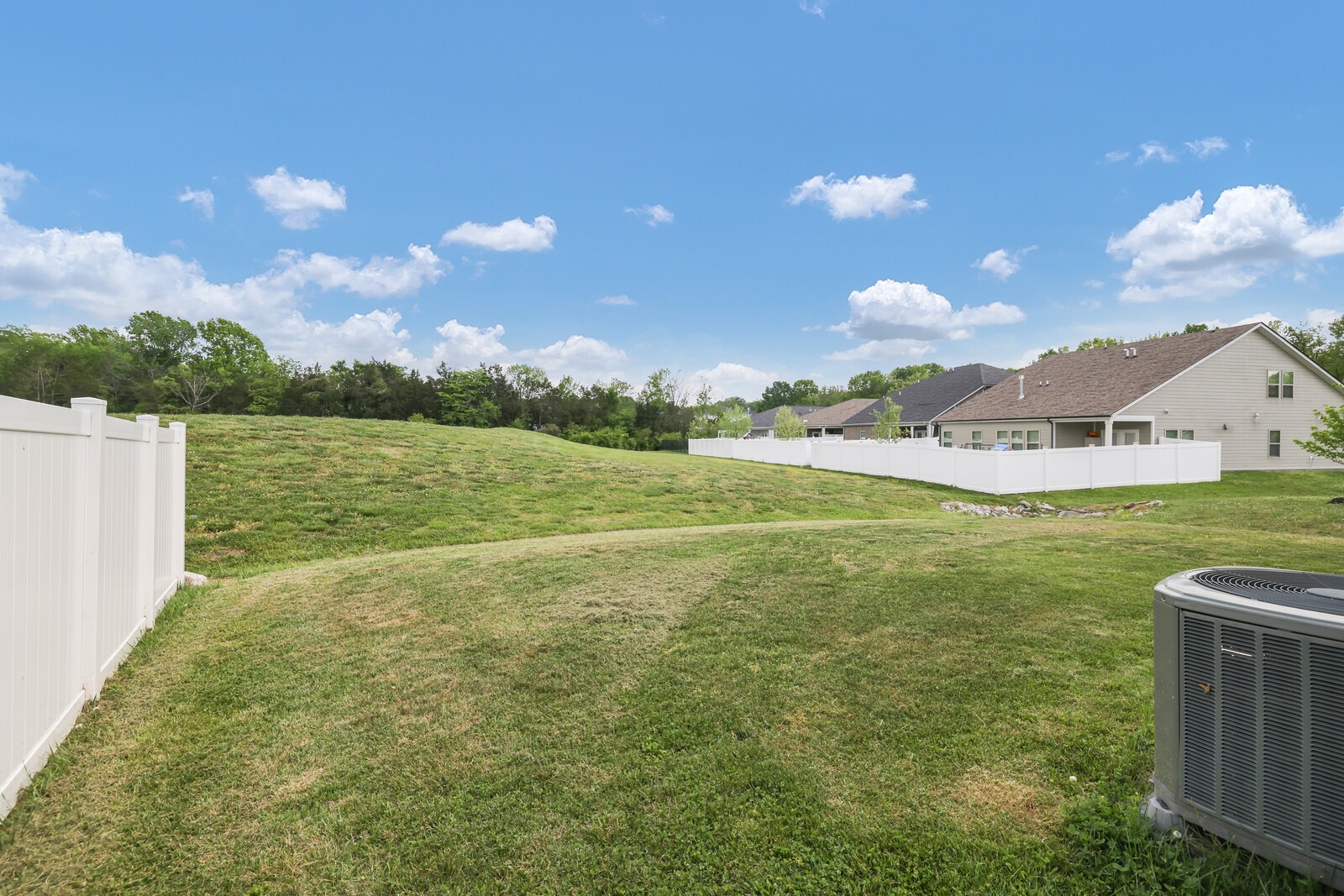 2453 Prairie Hill Dr Property Photo 2