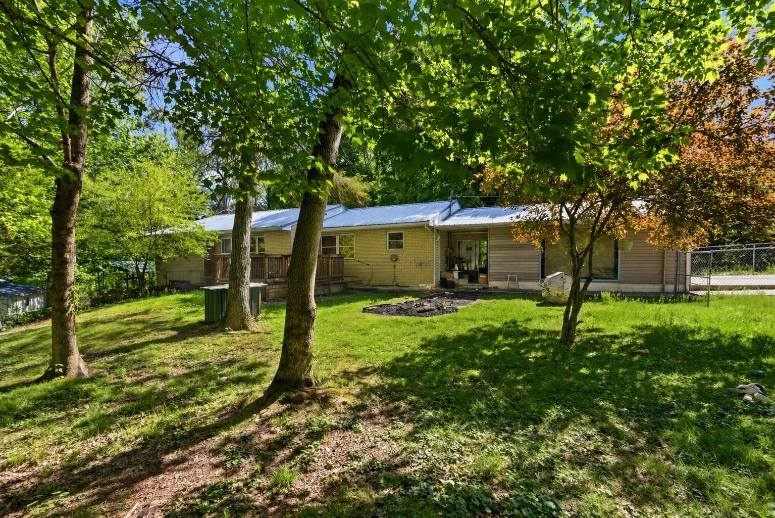 135 Peach Tree Cir Property Photo 1