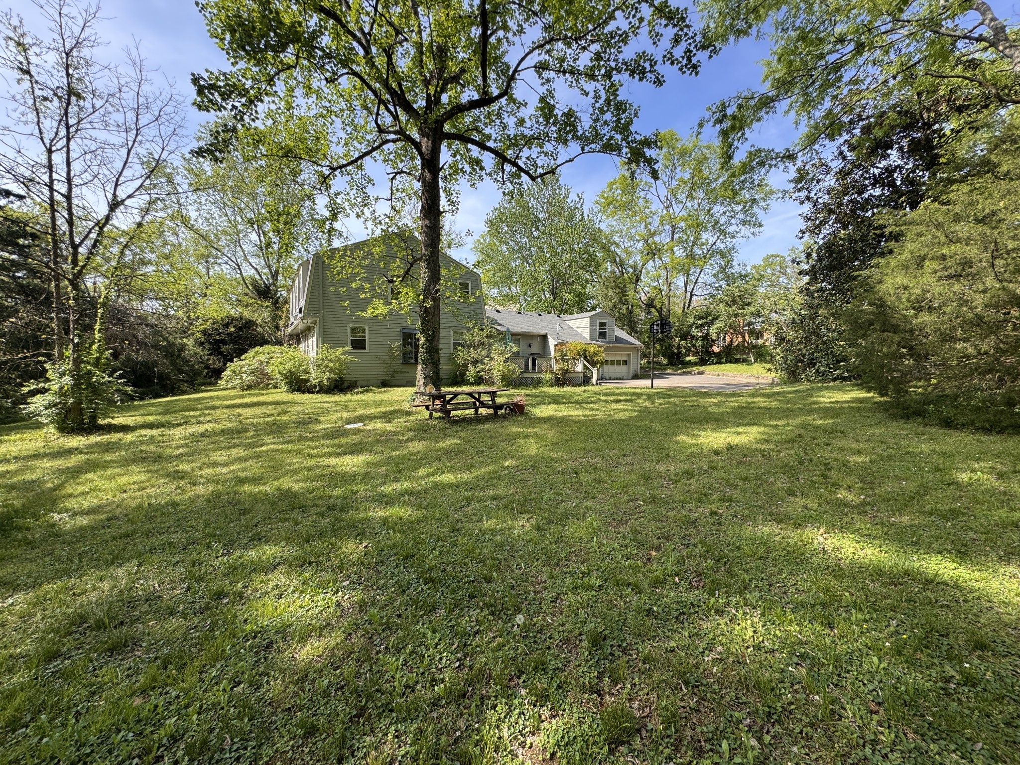 100 Bellevue Dr, W Property Photo 1