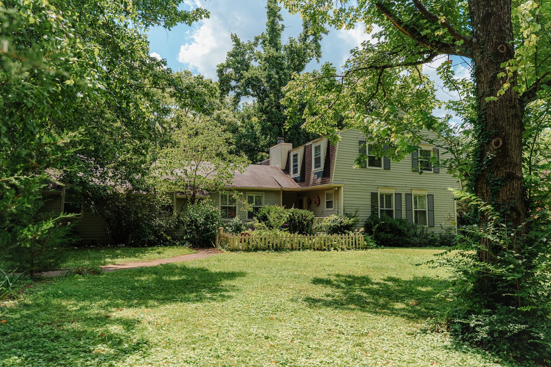 100 Bellevue Dr, W Property Photo 1