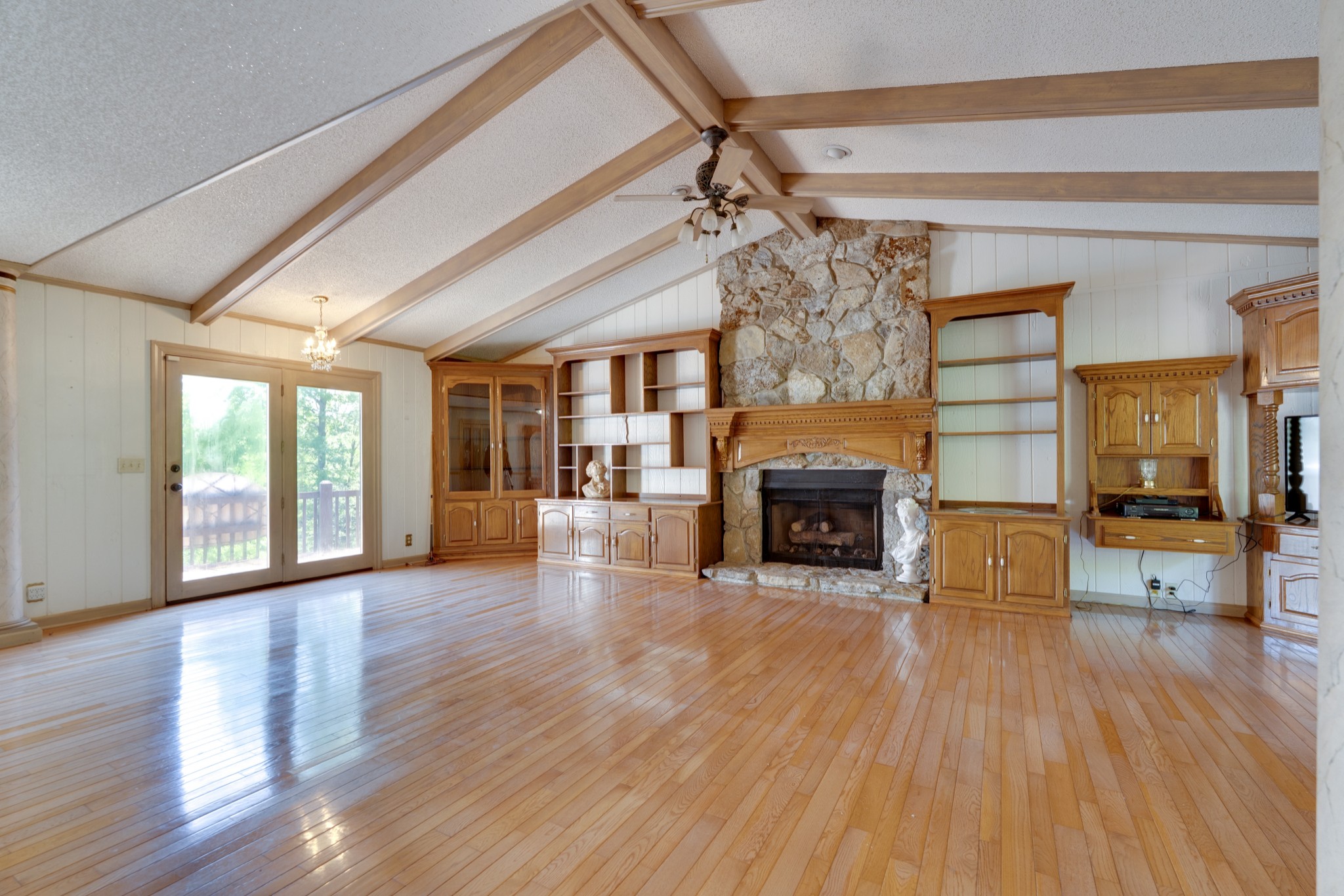 692 Tanglewood Dr Property Photo 4