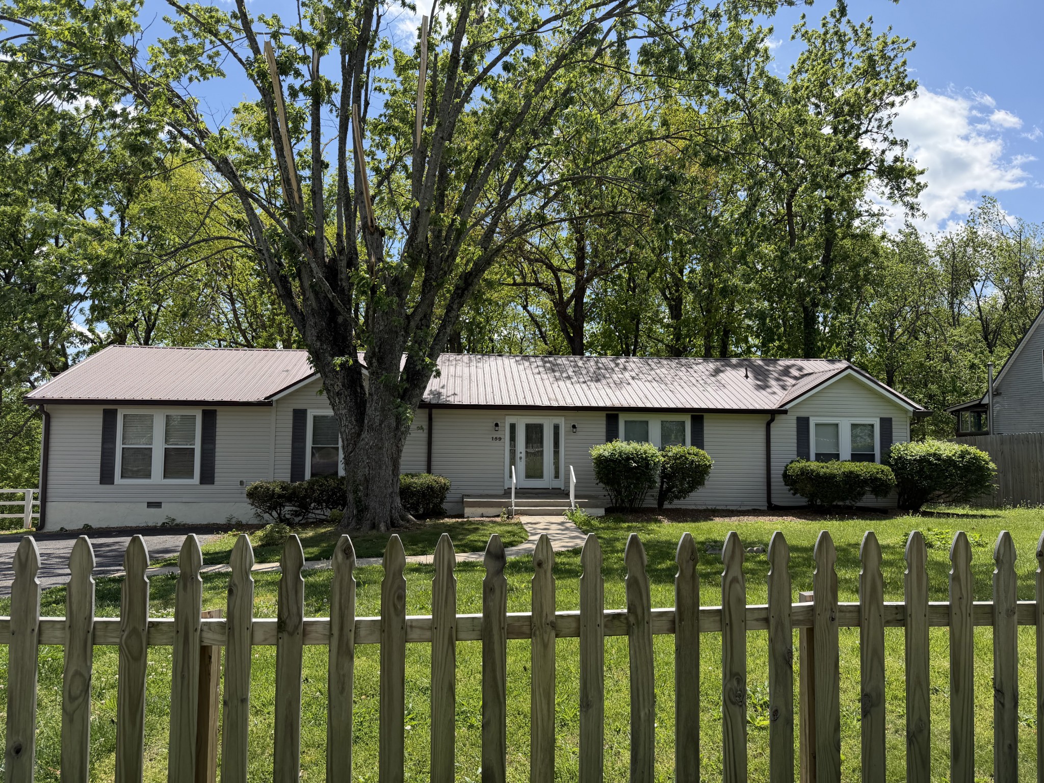 159 W Hester Rd