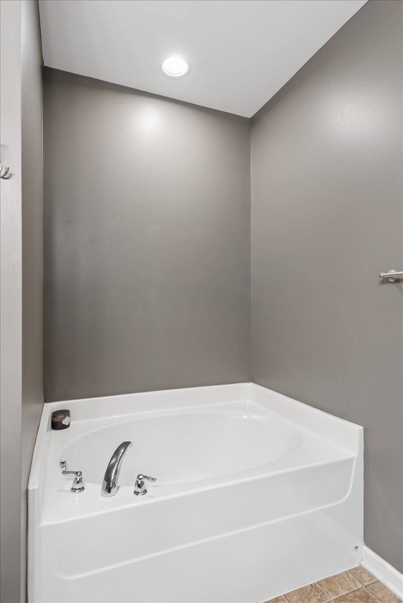 400 Stratford Park Blvd Property Photo 13