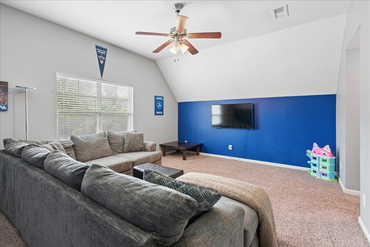 400 Stratford Park Blvd Property Photo 16