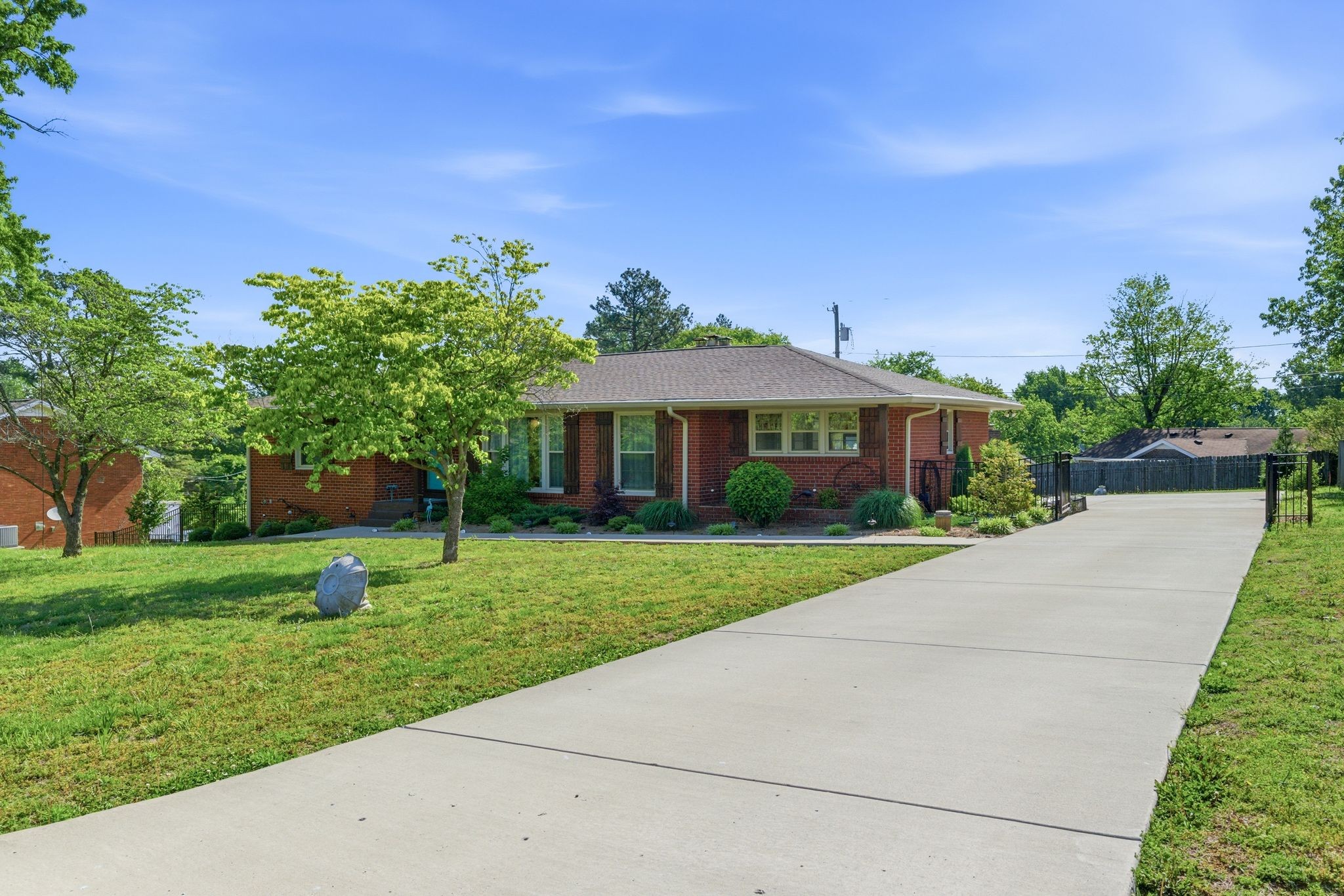 210 S Sequoia Dr Property Photo 1