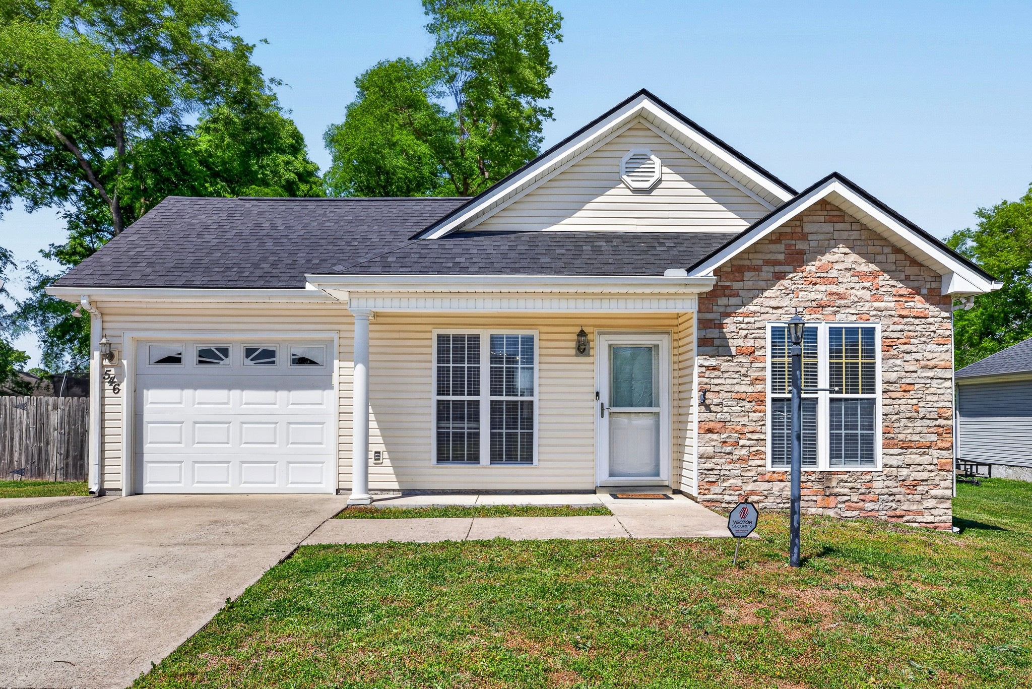 546 Albion Cir