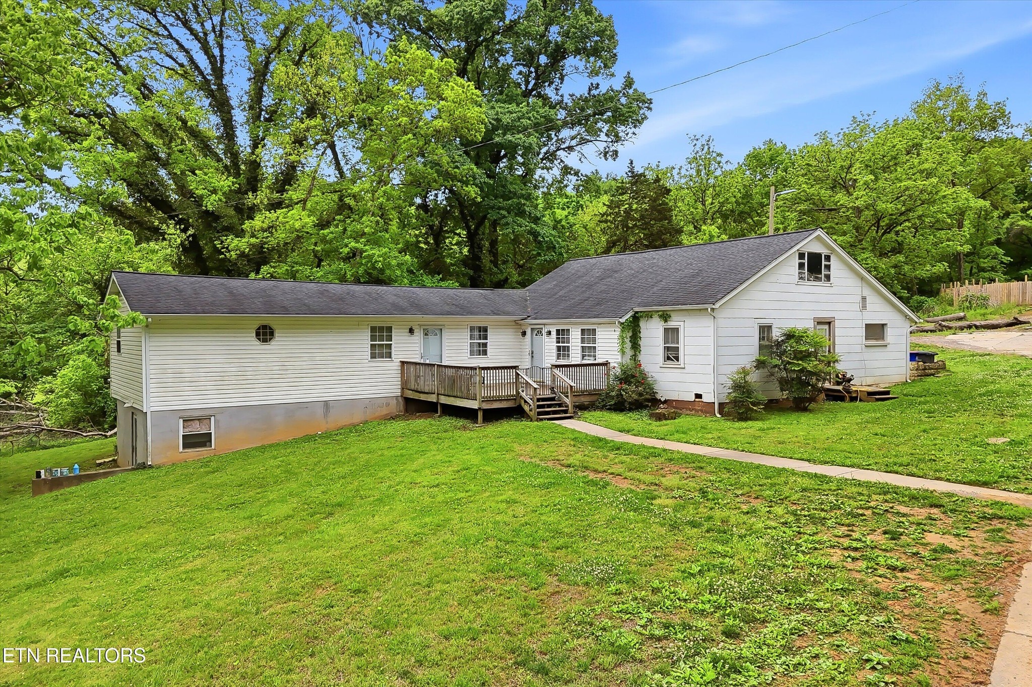 601 N Chilhowee Drive Property Photo 1