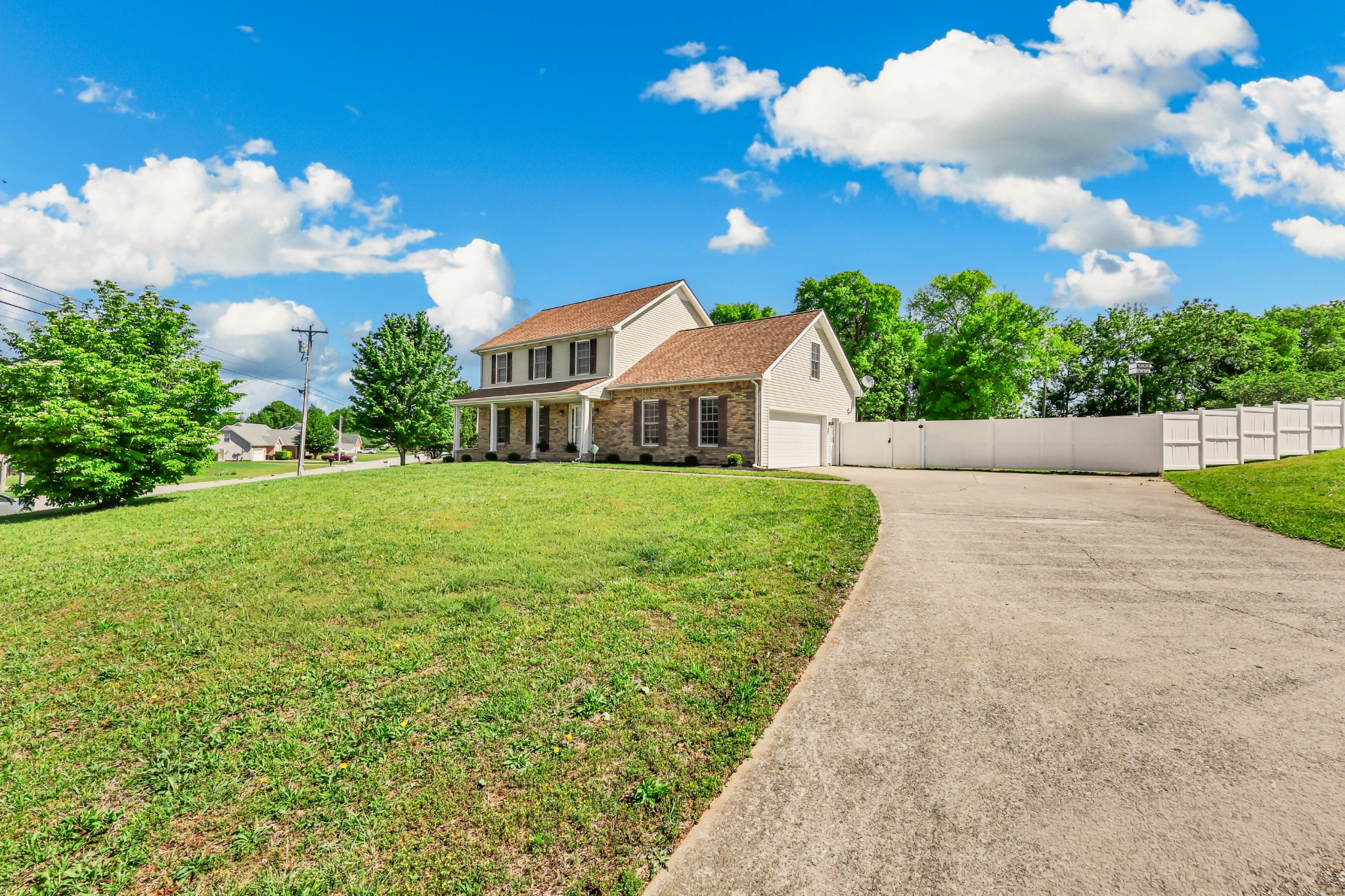 1121 Lucas Wayne Dr Property Photo 1