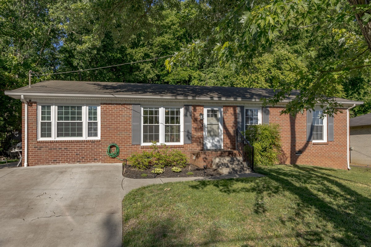 642 Hicks Rd Property Photo 1