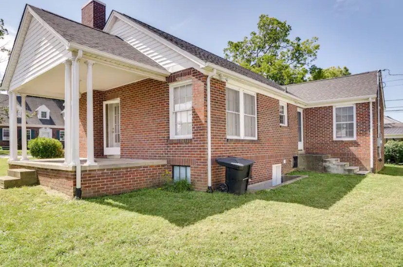 208 W Blackwell St Property Photo 17