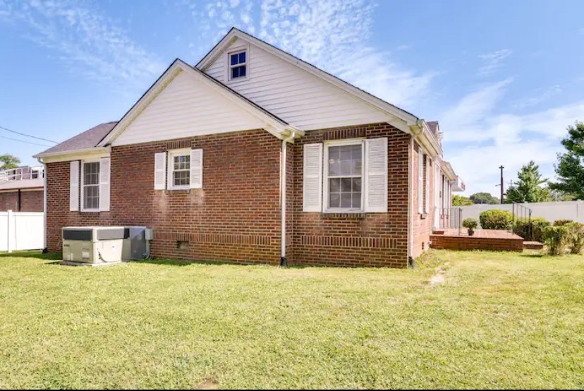 208 W Blackwell St Property Photo 18