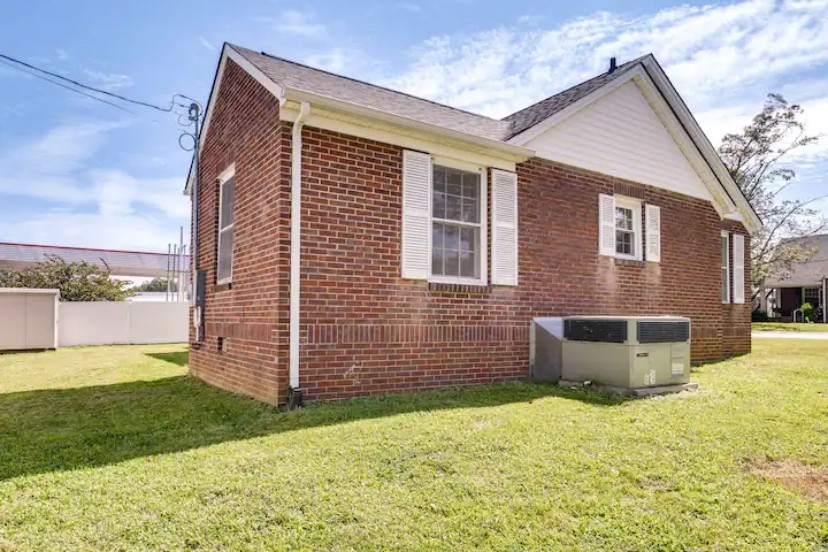 208 W Blackwell St Property Photo 19