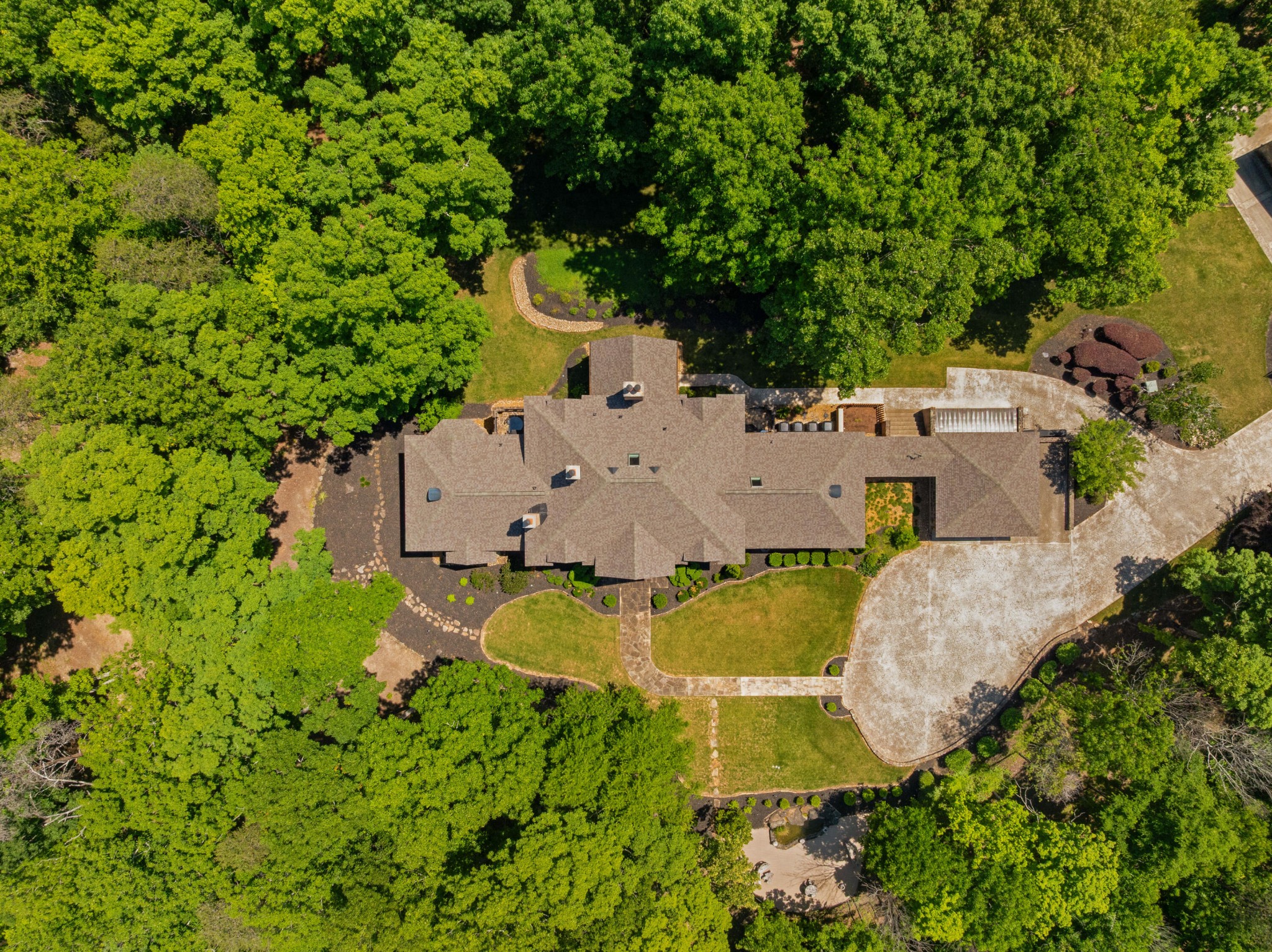 911 New England Road Property Photo 5