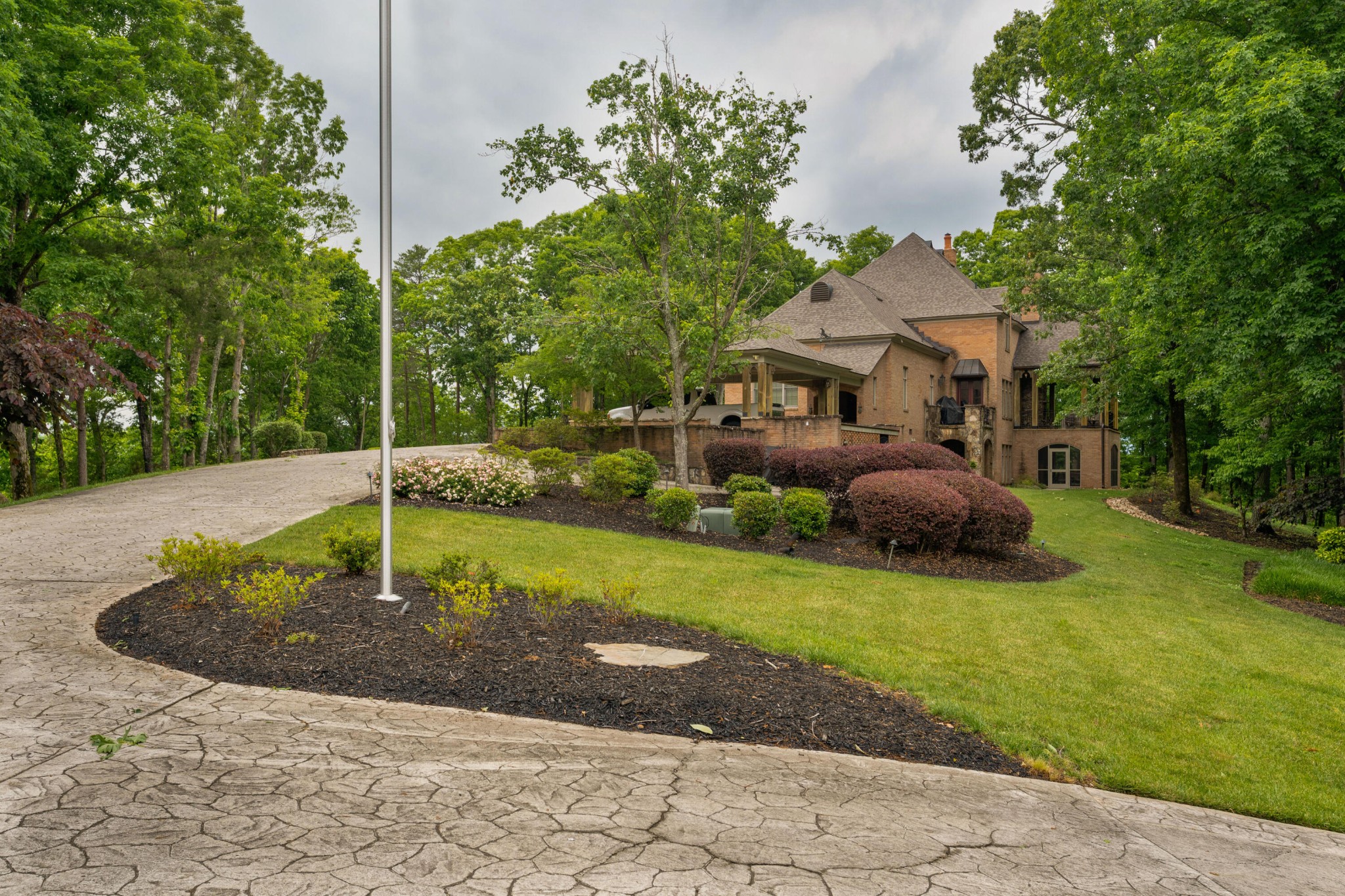 911 New England Road Property Photo 16
