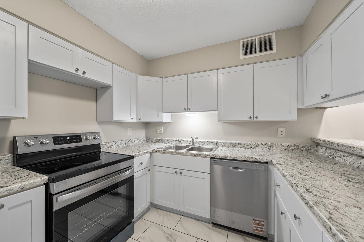 2060 Romford Ln Property Photo 1