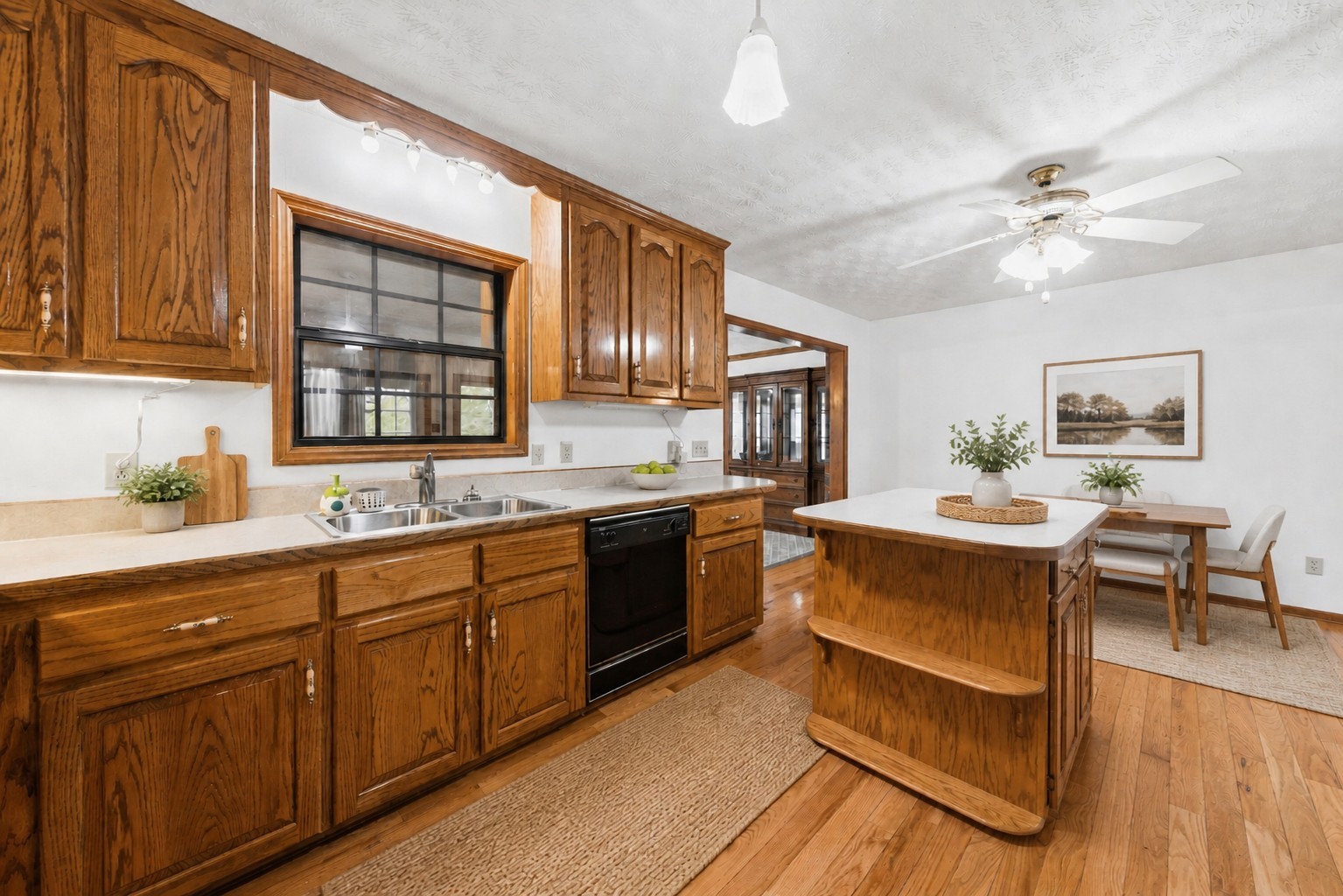5904 New Highway 7 Property Photo 7