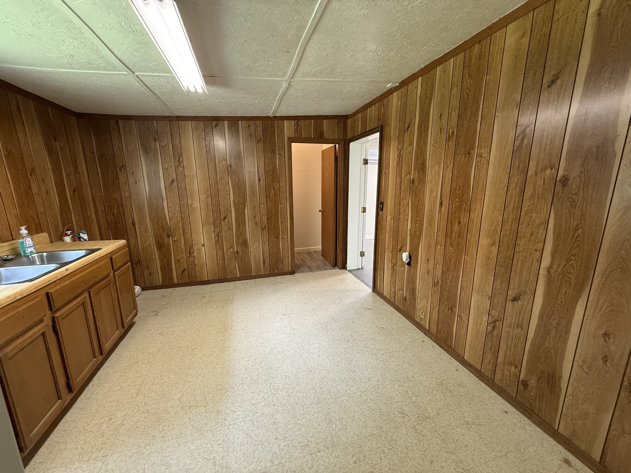1074 S Main St Property Photo 16