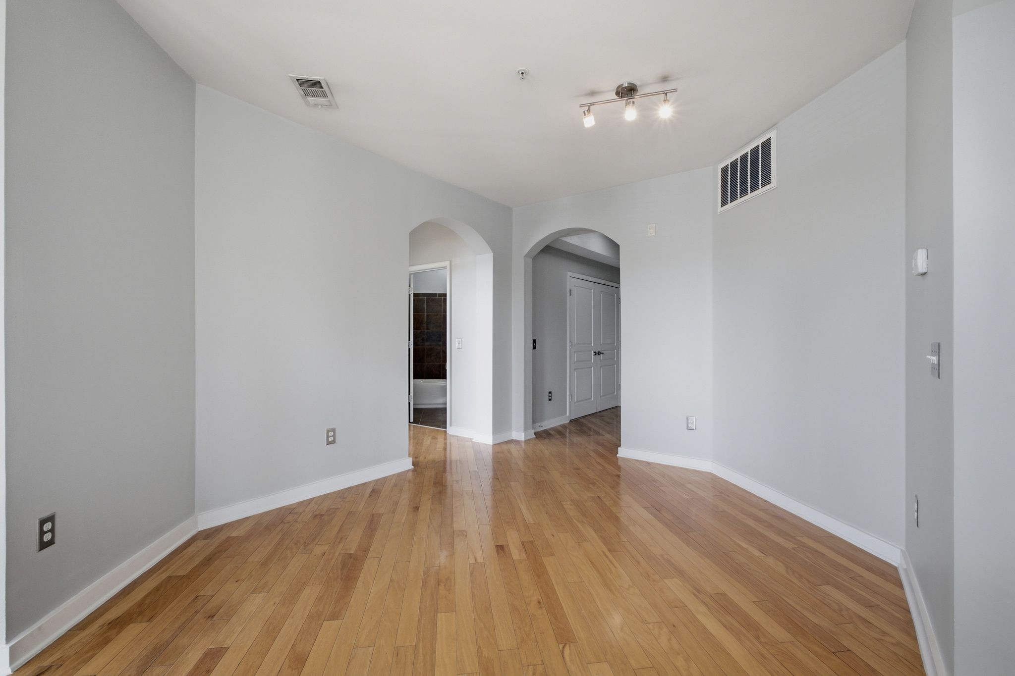 3000 Vanderbilt Pl Property Photo 12