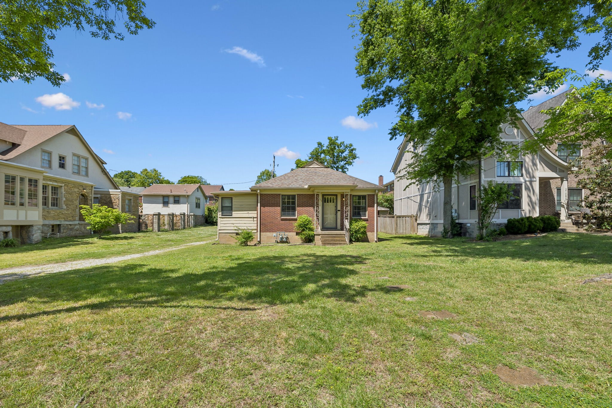 2110a W Linden Ave Property Photo 4