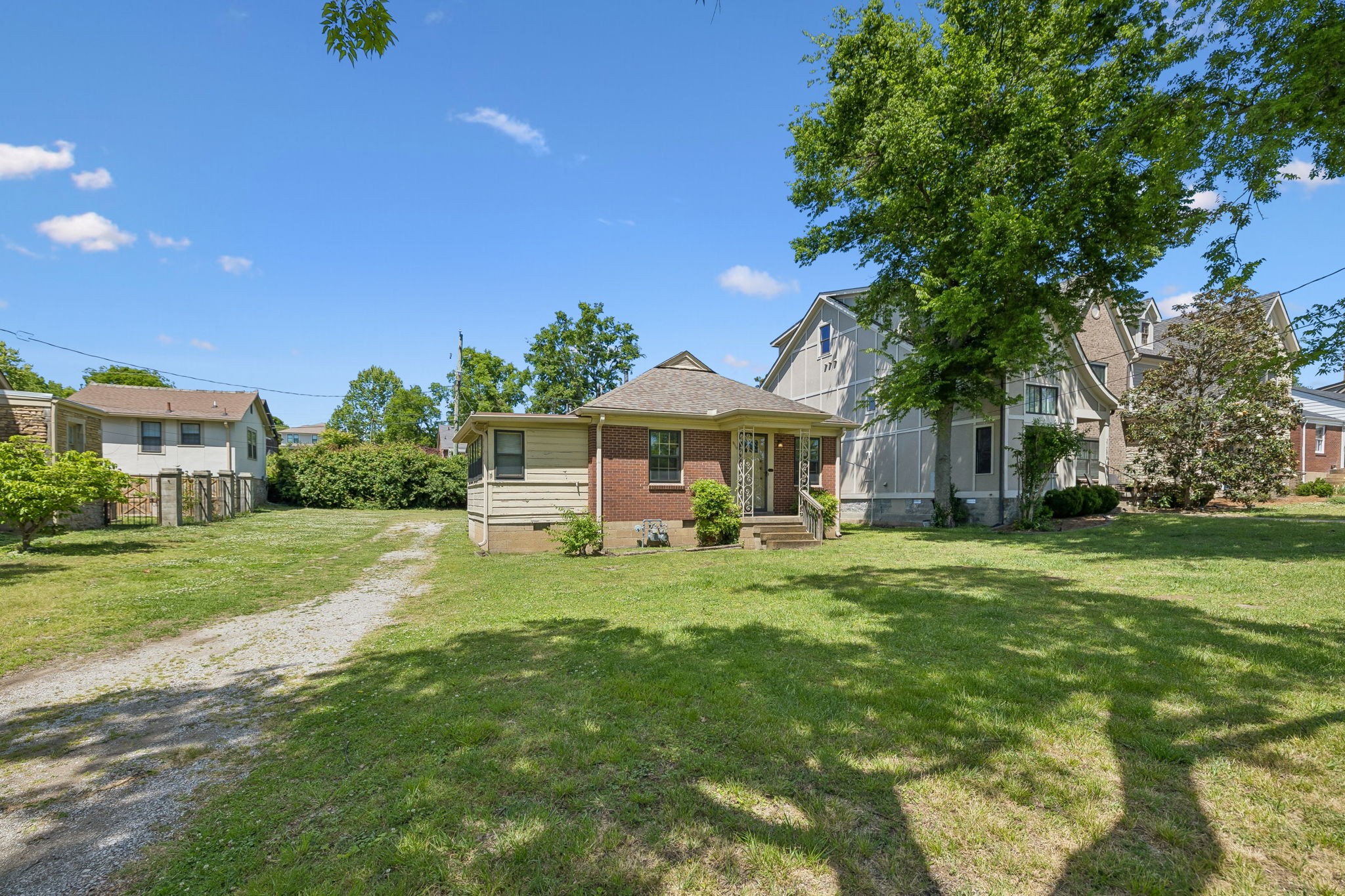 2110a W Linden Ave Property Photo 5